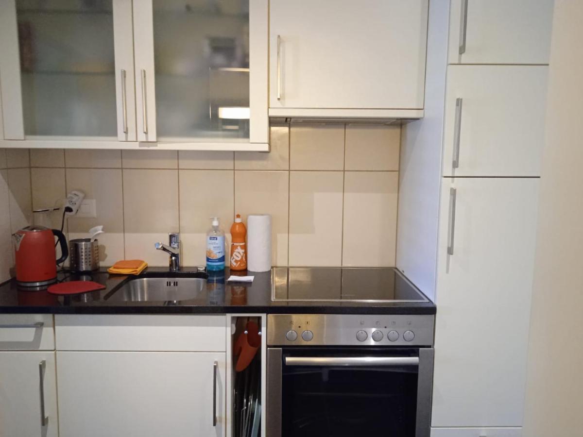 Апартаменты Studio Flat In The Heart Of Zug, Ideal For Solo Travellers Экстерьер фото